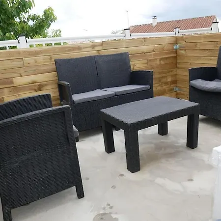 Logement Lumineux Avec Terrasse La Roche-sur-Yon Extérieur photo