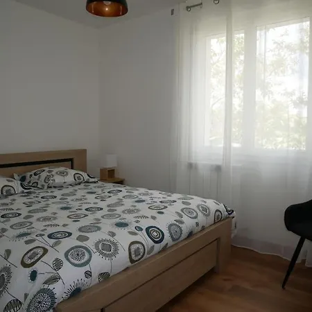 Logement Lumineux Avec Terrasse La Roche-sur-Yon Extérieur photo