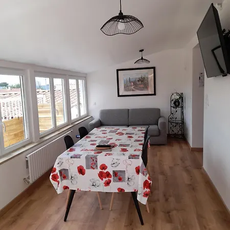 Logement Lumineux Avec Terrasse La Roche-sur-Yon Extérieur photo